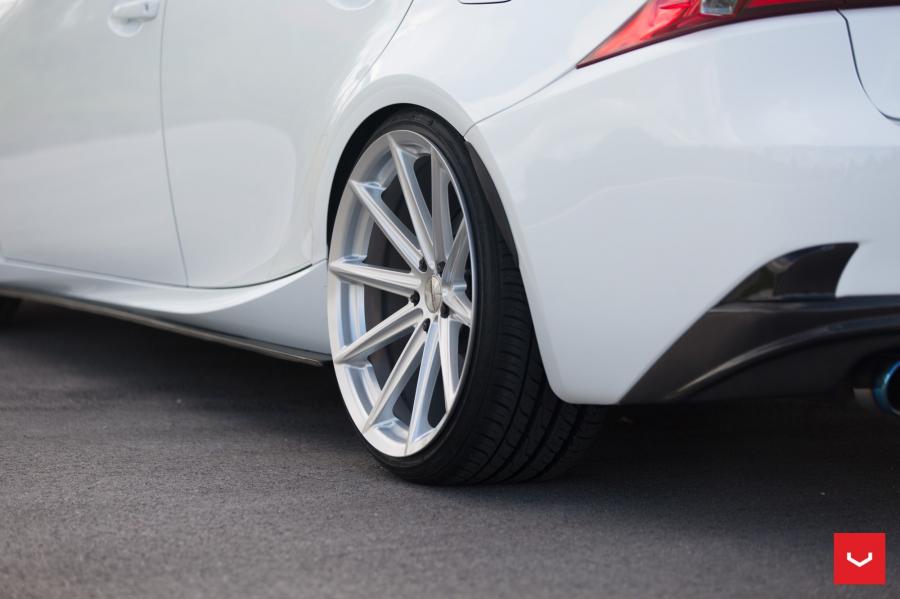 Детали экстерьера Lexus IS F on Vossen Wheels (VFS-10) 2017 года  (фото 59 из 72)